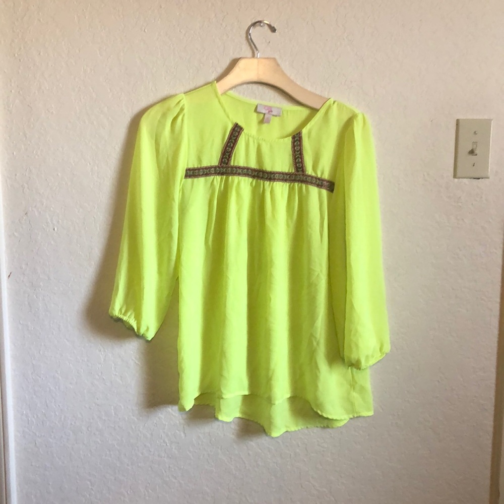 🎆 Bright highlighter colored blouse